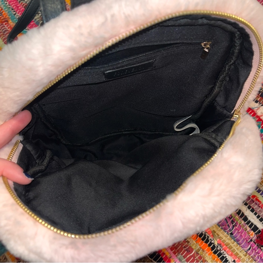 Pink fluffy mini backpack - Picture 5 of 8